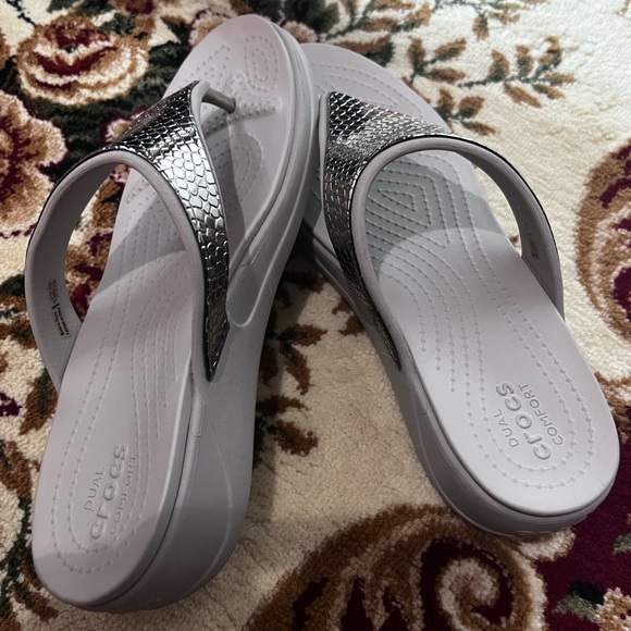 CROCS DUAL COMFORT Arch Support, SANDALS , FLATS sz. 10W - Picture 3 of 6